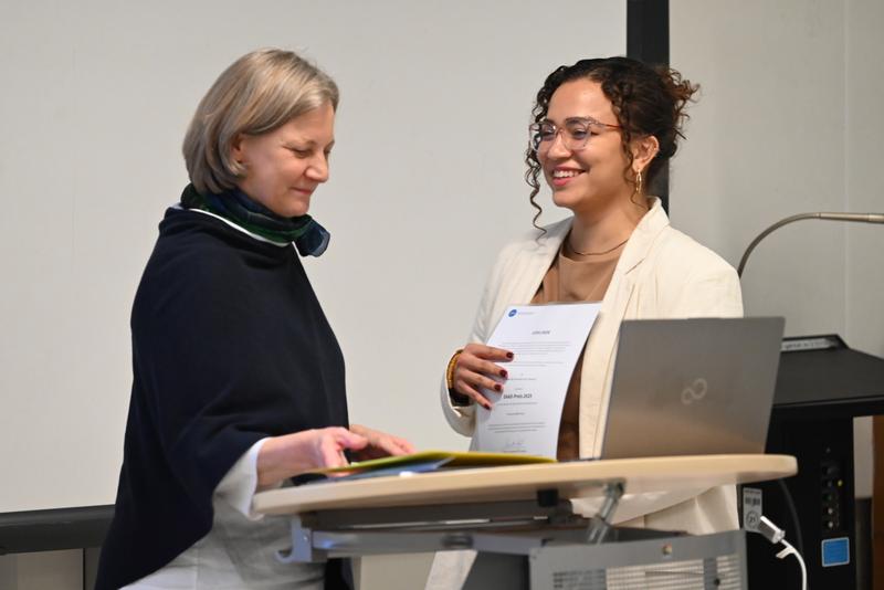 Prof. Dr.-Ing. Annette Bögle (VPFI), Preisträgerin Dayanna Soussa