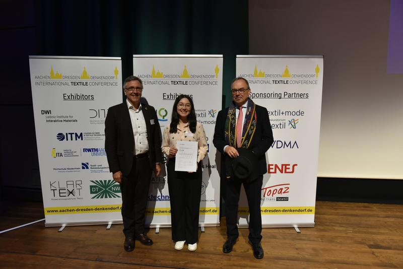 2.	ITA Institutsdirektor Prof. Dr. Thomas Gries, Jasmin Roos und Peter D. Dornier (von links nach rechts)