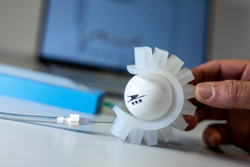 Rothemund and his team are experimenting with rubber hands that automatically close around an object when inflated.