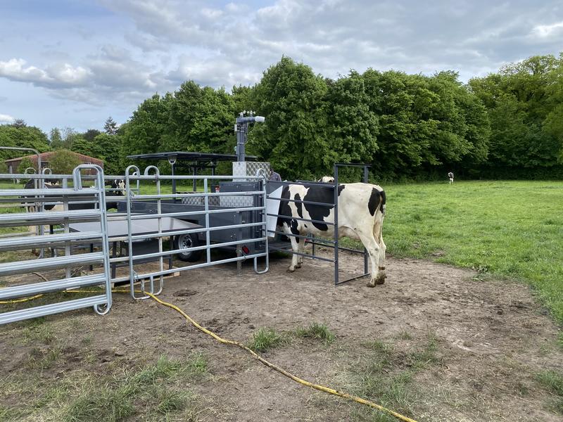 Im Verbundprojekt RessortForschtKlima haben Wissenschaftler*innen eine kombinierte Futter- und Methanmessstation entwickelt. 