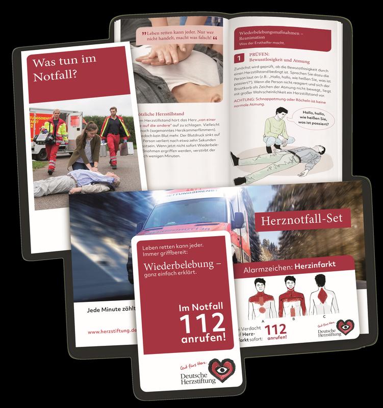 Ein Notfallset mit dem Ratgeber „Was tun im Notfall?“ und zwei Notfallkärtchen fürs Portemonnaie mit Darstellungen der Herzinfarkt-Alarmzeichen und Erläuterungen zur Laien-Reanimation.