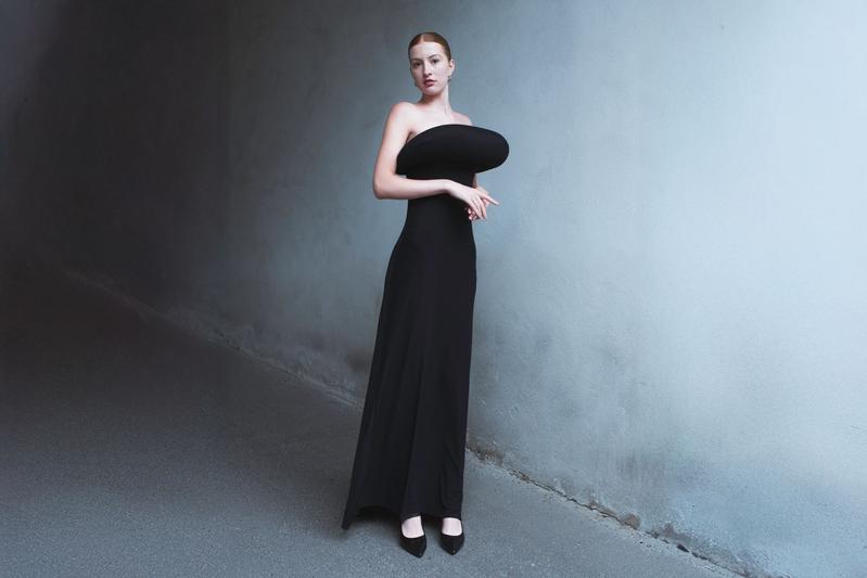Für das Finale fertigte Isabella Matic ein Kleid und ein Paar Schuhe an. Als Inspiration dienten ihr die zentralen Motive des Hauses Pierre Cardin, allen voran geometrische Formen. (Model: Lia Venne)