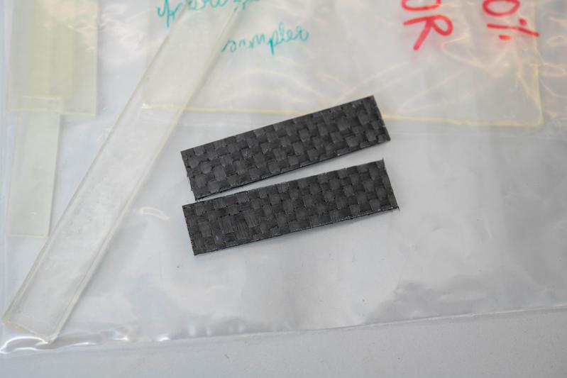 Das transparente Harz kann allein und als Verbundwerkstoff mit Kohlefasern zum Einsatz kommen.