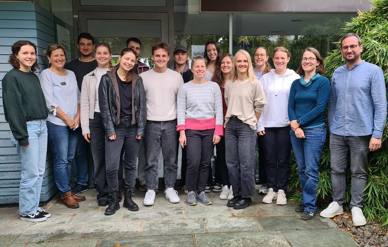 Ein transdisziplinäres Projektteam entwickelte die Anwendung „Lonis Welteraumreise“ für Familien mit an Krebs erkrankten Elternteilen. 