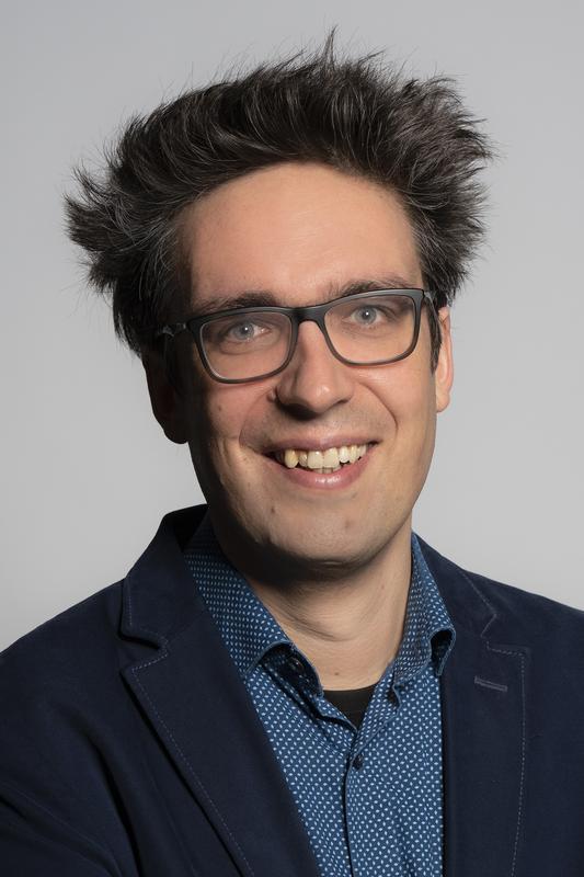 Prof. Dr. Thomas Voit von der Technischen Hochschule Nürnberg Georg Simon Ohm forscht im Projekt EMPAMOS zu psychologischen Prozessen, die hinter Gesellschaftsspielen stecken.