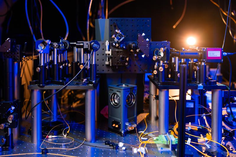 A look inside the quantum optics laboratory at the University of Stuttgart: Here, researchers are experimenting with new photon sources for quantum computing and quantum networking.