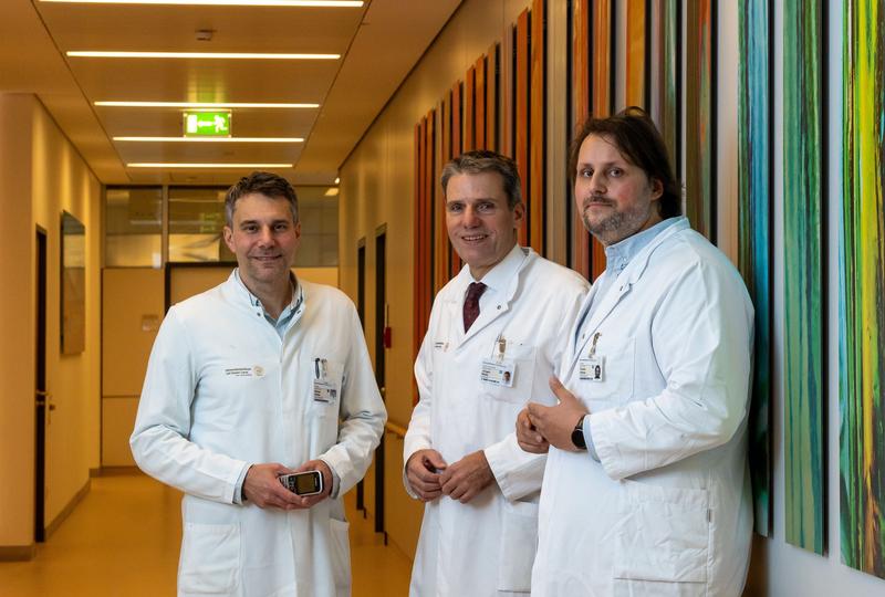 v.l. - Prof. Marius Distler, Prof. Jürgen Weitz, Direktor der Klinik für Viszeral-, Thorax- und Gefäßchirurgie und PD Dr. Florian Oehme 