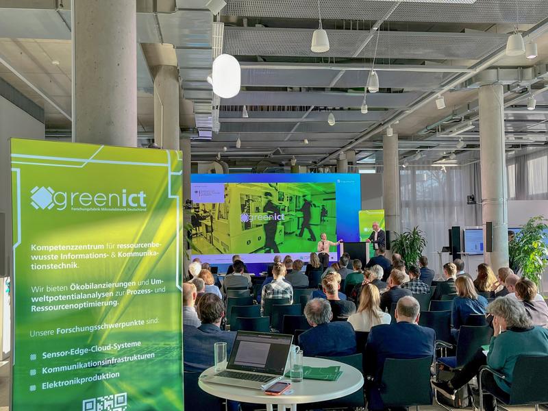 Gemeinsamer Blick auf die im Rahmen von Green ICT @ FMD aufgebauten Strukturen und die erzielten Ergebnisse: Die Projektpartner trafen sich am 22. Januar 2026 am Fraunhofer HHI zum projektspezifischen Abschlusstreffen.