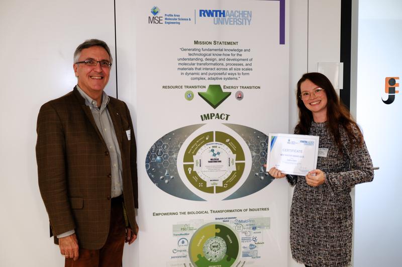 ITA Institute Director Professor Dr Thomas Gries and Sabina Dann with the MSE certificate