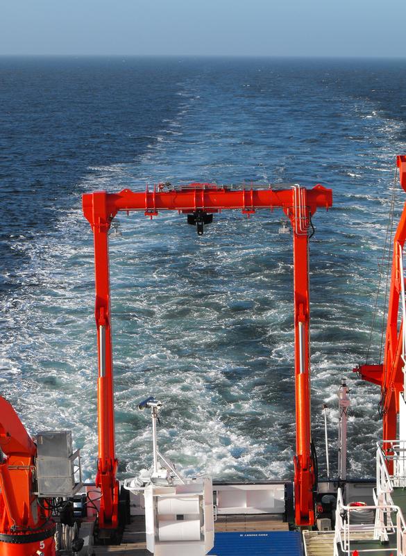 Unterschätztes Kielwasser: In flachen Seegebieten reicht der Einfluss von Schiffen oft bis zum Ostseegrund. Dadurch werden Habitate verändert sowie Nährstoffe und Schadstoffe im Wasser vermischt – mit potenziellen Folgen für das Ökosystem Ostsee.