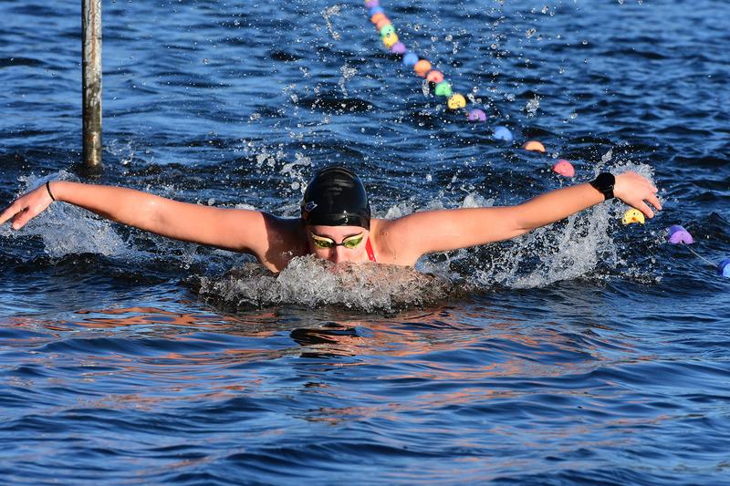 Im Eisschwimmen hat die Studentin der Hochschule Osnabrück Lisa Holm viele beachtliche Erfolge erzielt
