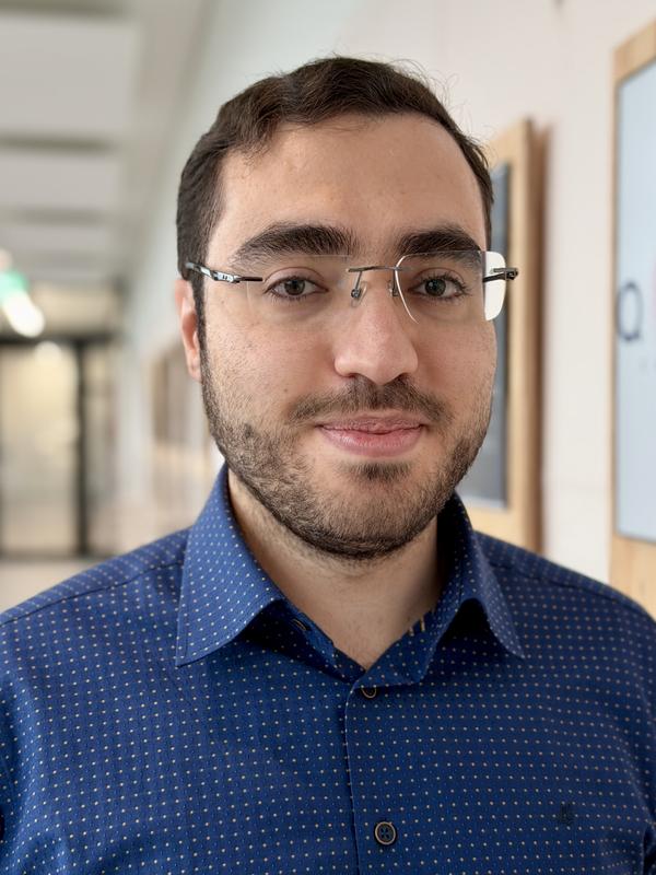 Mohammadhossein Montazerian arbeitet am PSI an neuartigen Dünnschicht-Festkörperbatterien für kompakte Energiespeicher. Im Fokus seiner Forschung stehen Lithiumoxid-basierte Mikro-Batterien für Anwendungen zum Beispiel im Internet der Dinge.