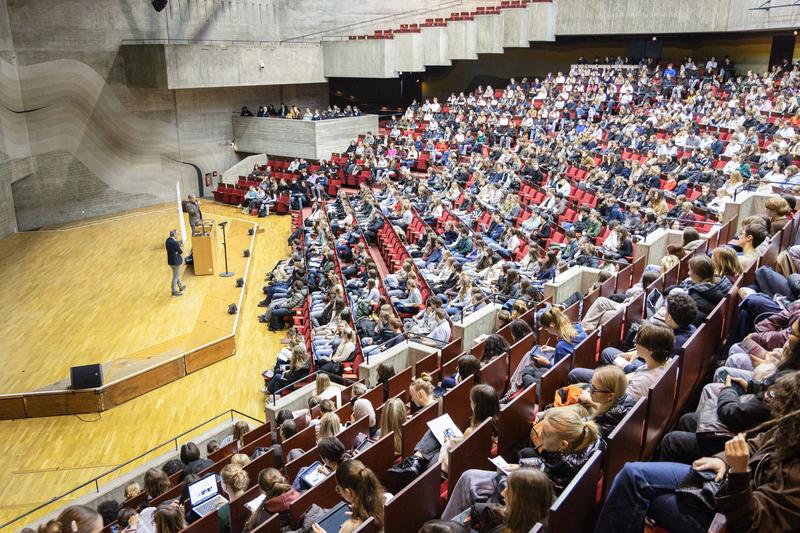 Rund 4.500 Schülerinnen und Schüler informierten sich vor Ort und digital über das reichhaltige Studienangebot an den Regensburger Hochschulen.