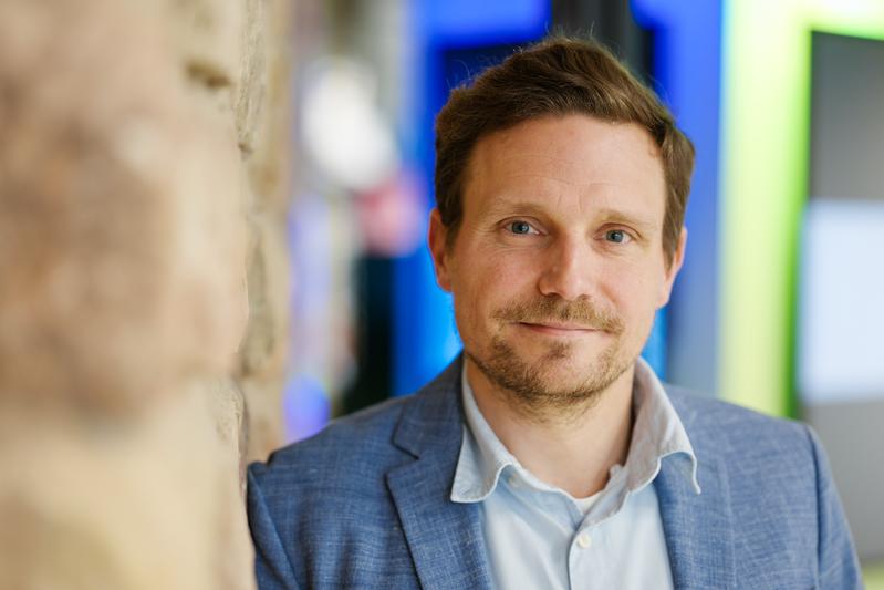 Professor Christian Bentz von der Universität des Saarlandes ist dem Informationscode der Steinzeit auf der Spur.