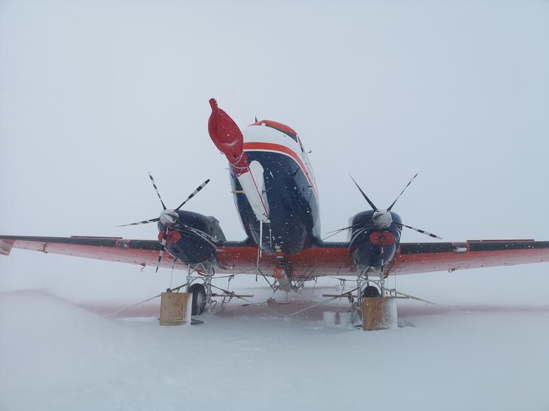 Die Schleppsonde "T-Bird“ wird an einem 60 Meter langen Kabel hinter dem Flugzeug hergezogen und sammelt eigenständig Daten.