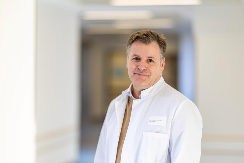 Marc-Phillip Hitz is Director of the University Institute for Medical Genetics at the Klinikum Oldenburg.