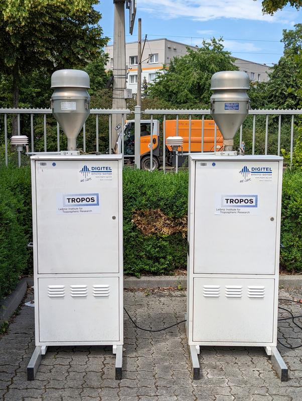 Particulate matter (PM) samples of PM10 (smaller than 10 micrometres) and PM2.5 (smaller than 2.5 micrometres) were taken at Torgauer Street in Leipzig using two high-volume samplers.