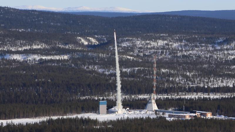 Eine REXUS-Rakete startet von Kiruna in Schweden @ DLR