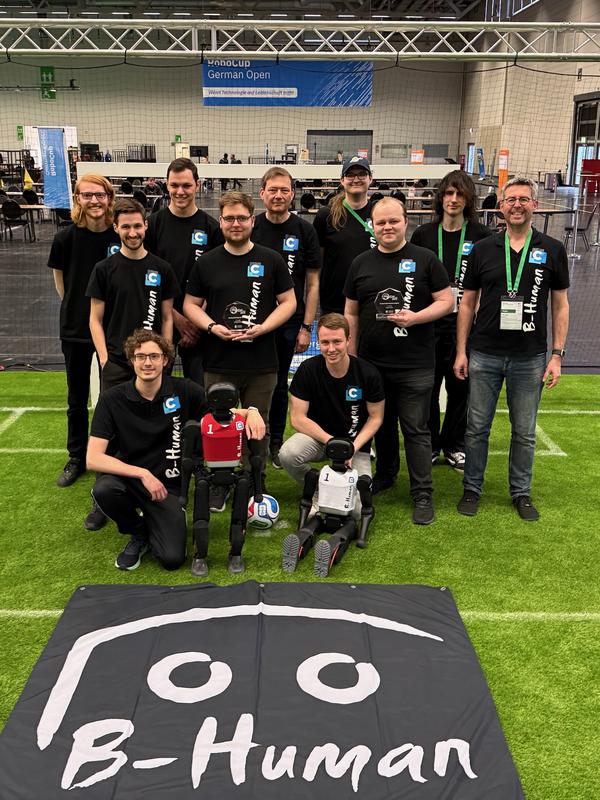 Glückliche Gewinner - B-Human konnten auch mit den neuen Robotern ihren Titel bei den RoboCup German Open verteidigen
