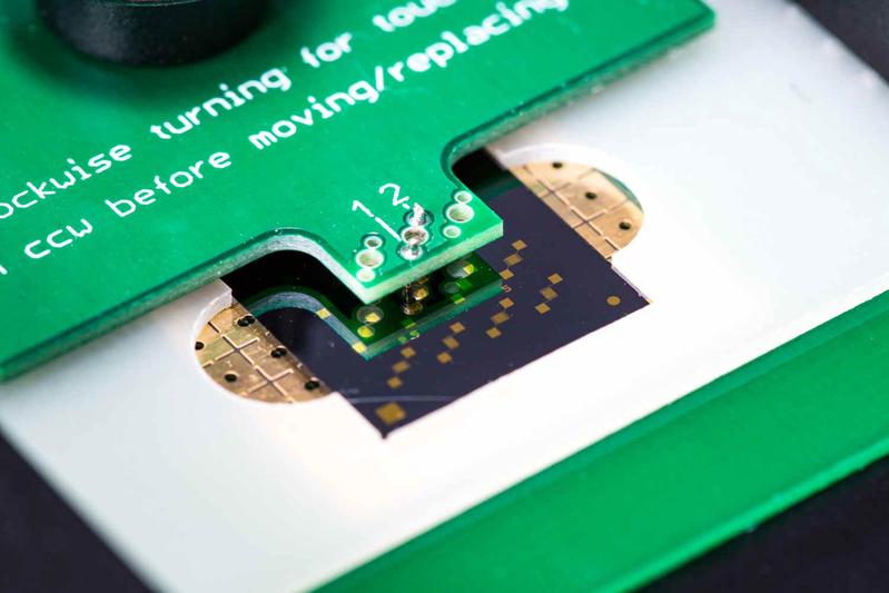 Passive prober for semi-automated measurement at the start of the project. This prober is to be expanded with measurement electronics and software so that material evaluations can be carried out easily and automatically.