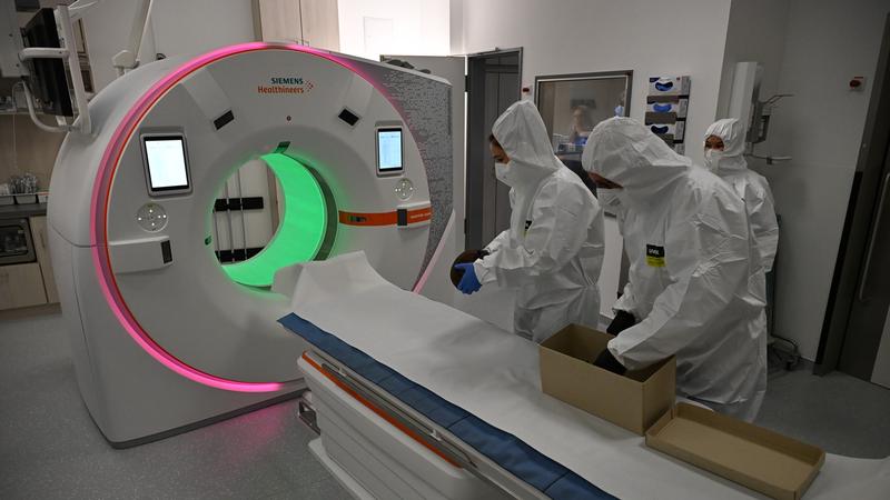 Computertomographische Untersuchung der sterblichen Überreste Ottos des Großen im Universitätsklinikum Magdeburg.