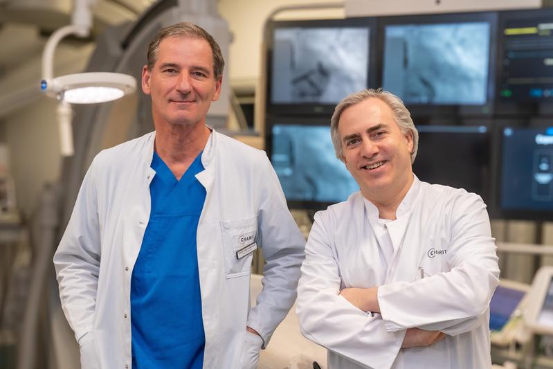 Prof. Dr. med. Ulf Landmesser, Stv. Ärztlicher Direktor des DHZC und Principal Investigator (rechts) und Prof. Dr. med. Carsten Skurk, Stv. Direktor der Klinik für Kardiologie, Angiologie und Intensivmedizin am Campus Benjamin Franklin und Co-Investigator