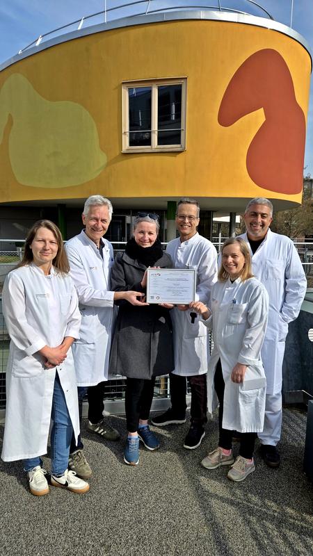 Dr. Désirée Kunadt, Prof. Dr. Johannes Schetelig, Catrin Theuser, Prof. Dr. Bornhäuser, Dr. Maria Polacik, Prof. Dr. Denis Schewe (v.l.n.r.) 