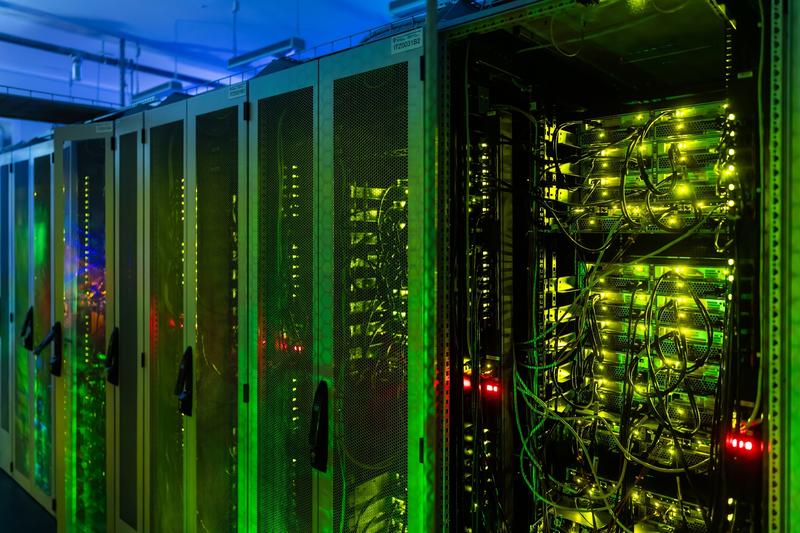 Das IT-Zentrum der staatlichen Thüringer Hochschulen erhält modernste Computer-Technologie, die es ihnen ermöglichen wird, Forschung auf dem neuesten Stand der Technik zu betreiben