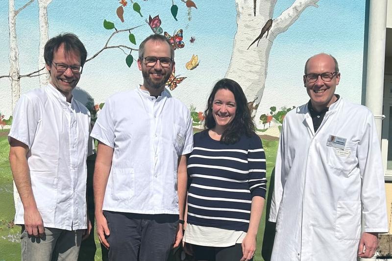 Christoph Härtel, Johannes Dirks, Janina Marißen und Henner Morbach (v.l.n.r.) erforschen am UKW die Reifung des Immunsystems bei Frühgeborenen. 