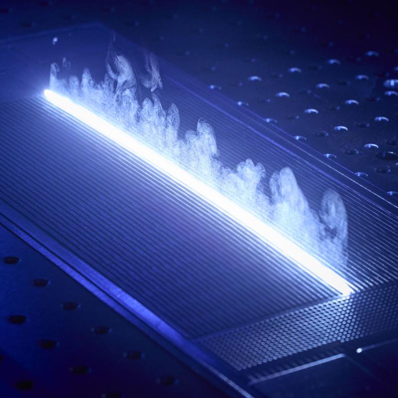 When de-coating compound bipolar plates, the Fraunhofer ILT is already making full use of the 1 kW UKP laser’s power potential.