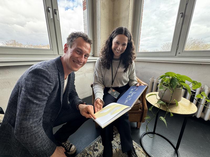 Authors Thijs Feenstra (PEZY) and Theresa Aigner (Fraunhofer IZM) at the launch event for the Playbook for Circular Electronics in Berlin.