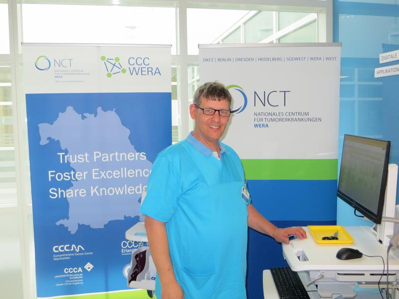 Gerald Collier, Pflegefachkraft am Universitätsklinikum Regensburg und Studierender des berufsbegleitenden Bachelorstudiengangs Evidence Based Practice Pflege.