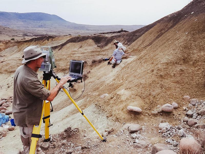 Archaeological excavations at the Jojosi 6 site in 2024. The tachymeter uses a laser to document the exact location of all the artifacts in 3D. 