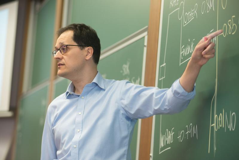 Prof. Roberto García-Castro, IESE Business School: „Der IESE Economic Uncertainty Index ist ein praktisches Instrument für Führungskräfte“