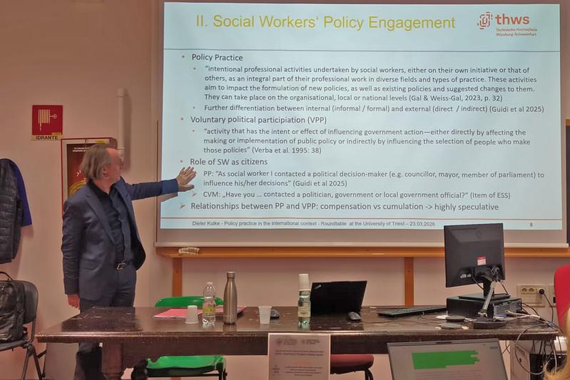 Prof. Dr. Dieter Kulke beim interuniversitären Promotionskolleg 