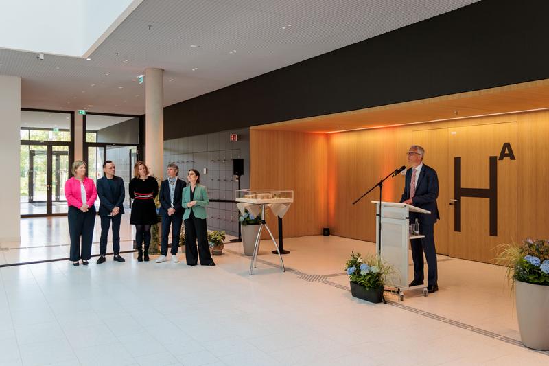 Der Dekan Prof. Dr. Nikolaj Klöcker lobt im Zuge seiner Begrüßung, dass die P.A.L.M.E. gezielt auf die Bedürfnisse des Modellstudiengang Curriculum Medizin Düsseldorf zugeschnitten ist.