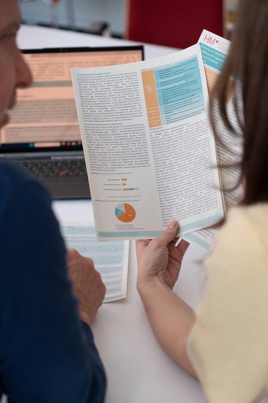 Die im Forschungsprojekt durchgeführten Interviews mit Vertreterinnen und Vertretern der organisierten Selbsthilfe wurden analysiert und bildeten die Grundlage für konkrete Handlungsempfehlungen zur Stärkung der organisierten Selbsthilfe