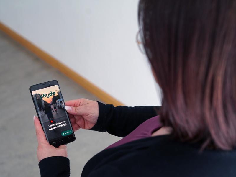 Das Projekt SuCCeCS kooperiert mit bestehenden Mobilitätsanbietern wie Connect Mobility GmbH und deren Mitfahr-App „uRyde“, die klimafreundliche Mobilität bereits heute ermöglicht.