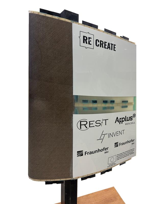 Segment of a rotor blade, designed in the RECREATE project. In particular, a replaceable and recyclable leading edge (shown in the trade fair exhibit) can contribute to longer service lives and consistently high efficiency of wind turbines. 