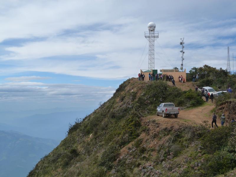 Das Regenradar „Celica“ am Cerro Guachaurco, gelegen auf 3100 Metern über dem Meeresspiegel in den Anden. 