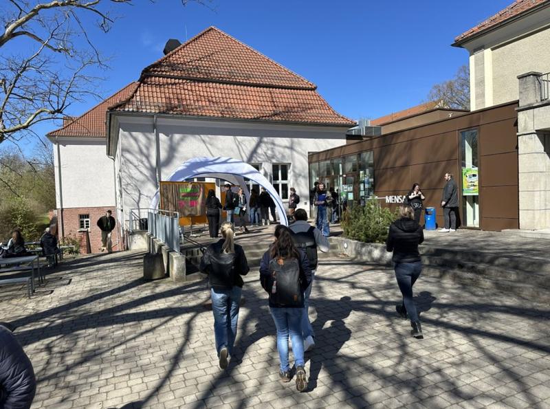 Befragung an der Mensa der Hochschule Nordhausen zu Beginn des Sommersemesters. 