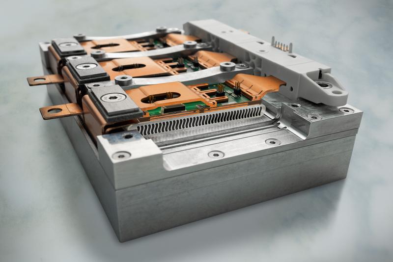 Highly integrated inverter with a power density of 500 kW/l, optimized for maximum power density. 