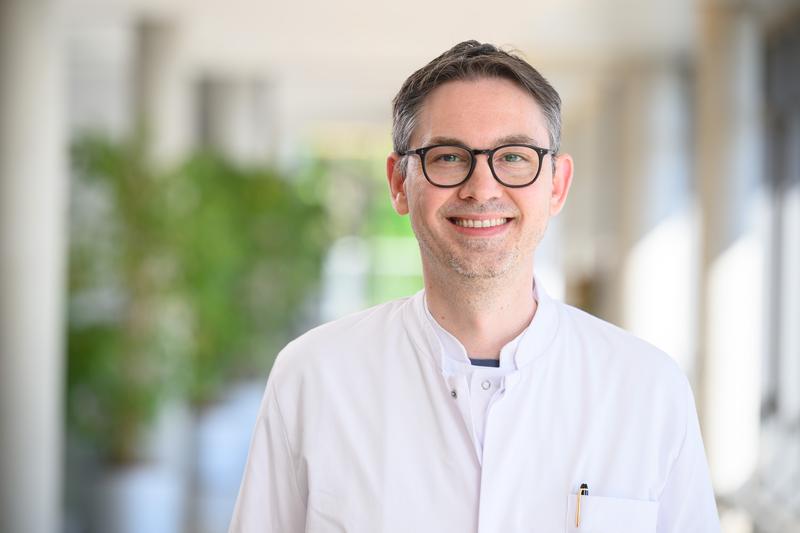 Alexander Hann ist Professor für Digitale Transformation in der Gastroenterologie am UKW und Leiter der Arbeitsgruppe InExEn – Interventional and Experimental Endoscopy.