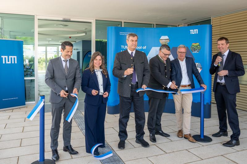 Thomas Hofmann (Präsident der TUM), Monika Schwind (Bürgermeisterin der Stadt Freising), Markus Söder (Bayerischer Ministerpräsident), Florian Herrmann (Staatsminister für Bundesangelegenheiten und Medien), Martin Klingenspor (Dekan) und Dietmar Zehn.