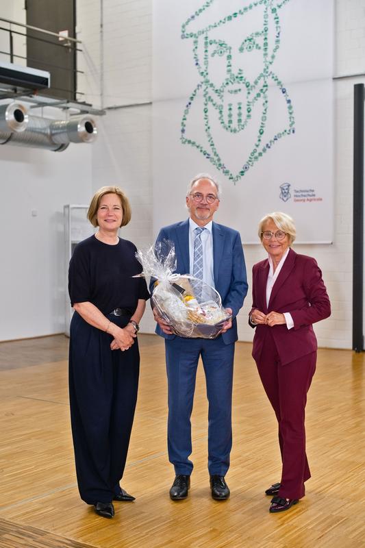 Herzliche Verabschiedung von Prof. Michael Bendrat als Vizepräsident für Studium und Lehre.
