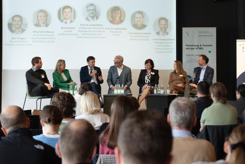 Paneldiskussion zum Thema Innovation beim Tag der Forschung und des Transfers an der HTWG Hochschule Konstanz