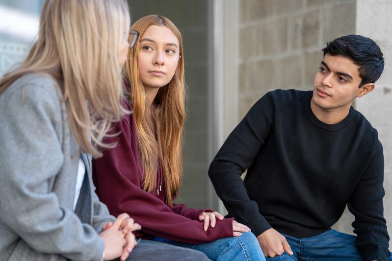 Jugendliche Schülerinnen und Schüler sollen von Bildungsinnovationen profitieren.