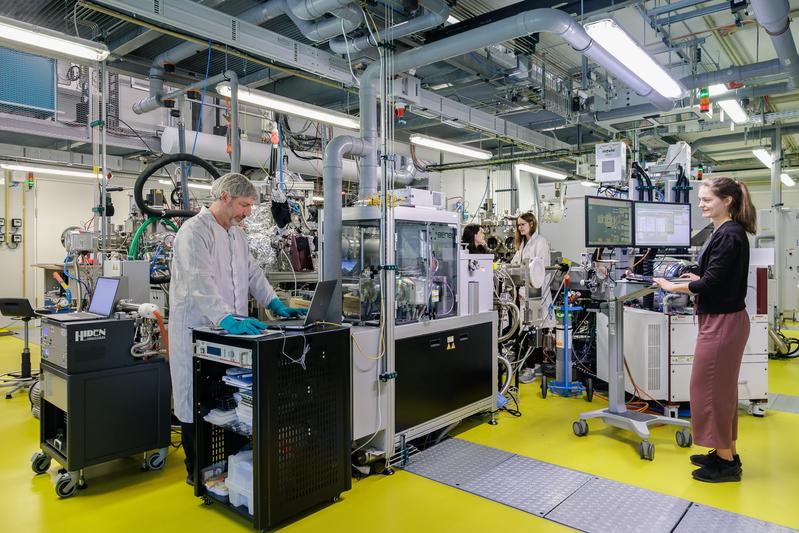 Von Atomen zu Innovationen: Mit modernster Dünnschichtabscheidung beschleunigen Forschende die Entwicklung neuer Katalysatoren.
