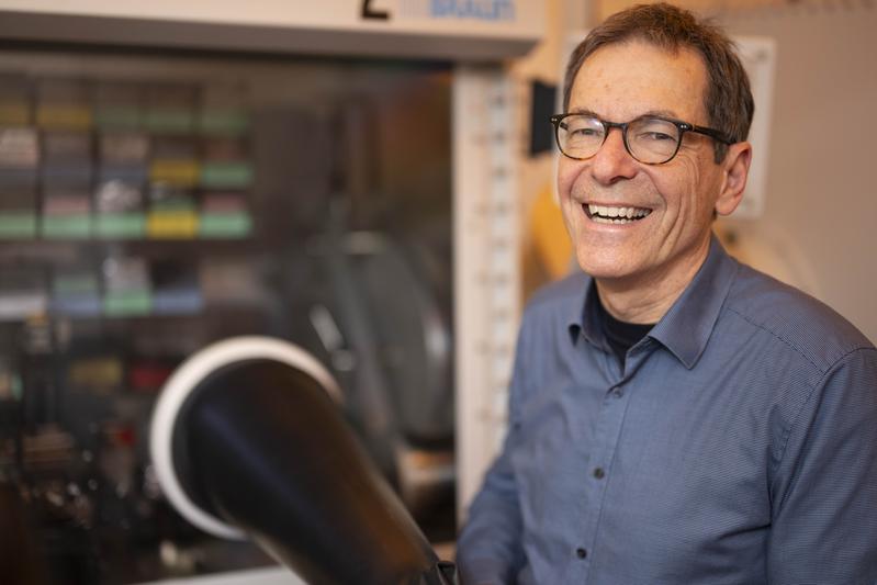 Prof. Dr. Dieter Neher im Solarzellenlabor der Universität Potsdam