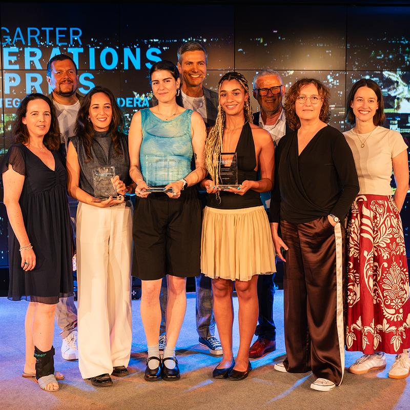 Prof. Dr. Eva Stadler, Thomas Lückerath, Preisträgerin Regina Steffens, Gewinnerin Aylin Doğan, Prof. Ingo Zamperoni, Preisträgerin Leah Nlemibe, Prof. Stephan Ferdinand, Aycha Riffi und Laura Terberl (von links)